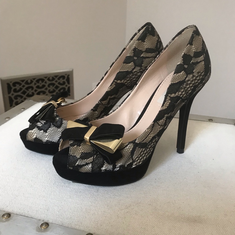 Guess Platform Peep Toe Shoes. Size 5.5. NWT